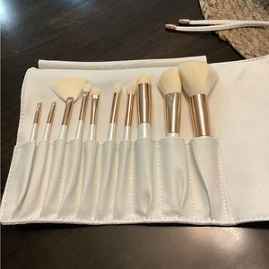 La beaute Soi set of 10 makeup brushes